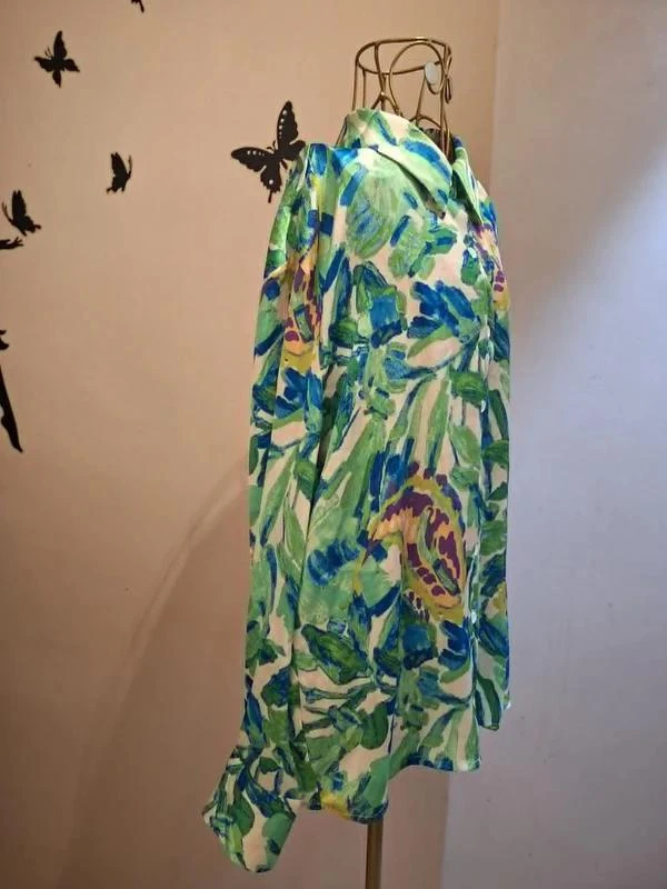 Camisa estampada multicolor y fluida – photo 2